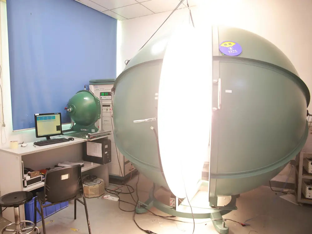 Light measurement equipment used to evaluate grow light output